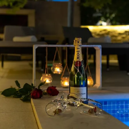 Luxury Lucas With Heated Pool, Whirlpool, Sauna, 14 Pax *
