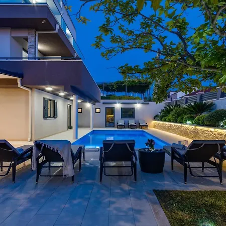 Villa Luxury Lucas With Heated Pool, Whirlpool, Sauna, 14 Pax Podstrana
