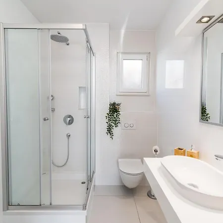 Luxury Lucas With Heated Pool, Whirlpool, Sauna, 14 Pax Villa Podstrana