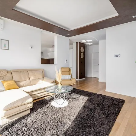 Luxury Lucas With Heated Pool, Whirlpool, Sauna, 14 Pax Podstrana