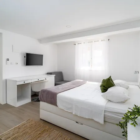 Luxury Lucas With Heated Pool, Whirlpool, Sauna, 14 Pax * Podstrana
