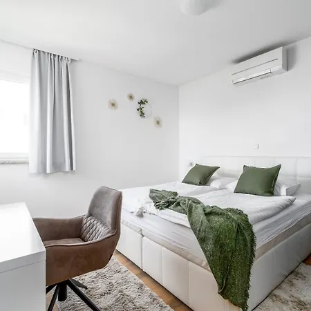 Villa Luxury Lucas With Heated Pool, Whirlpool, Sauna, 14 Pax