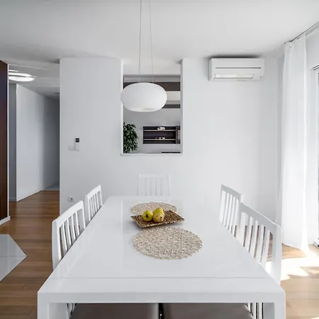 Luxury Lucas With Heated Pool, Whirlpool, Sauna, 14 Pax