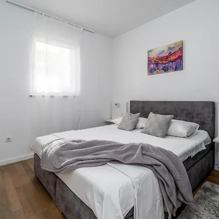 Villa Luxury Lucas With Heated Pool, Whirlpool, Sauna, 14 Pax Podstrana