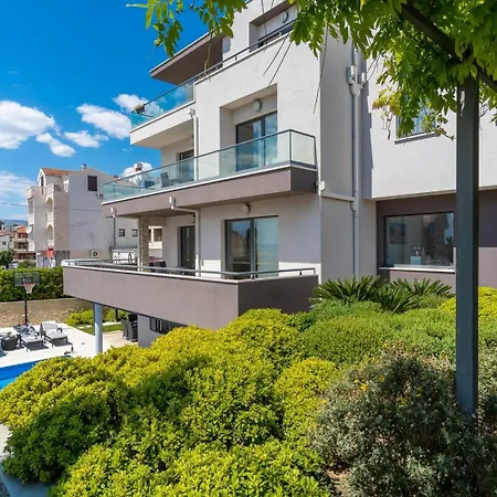 Villa Luxury Lucas With Heated Pool, Whirlpool, Sauna, 14 Pax
