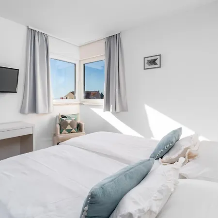 Villa Luxury Lucas With Heated Pool, Whirlpool, Sauna, 14 Pax Podstrana