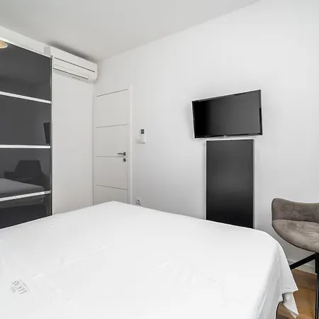 Villa Luxury Lucas With Heated Pool, Whirlpool, Sauna, 14 Pax