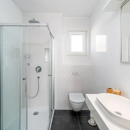 Luxury Lucas With Heated Pool, Whirlpool, Sauna, 14 Pax *