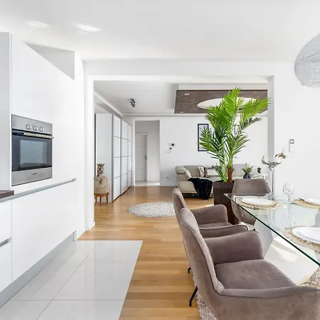 Villa Luxury Lucas With Heated Pool, Whirlpool, Sauna, 14 Pax *