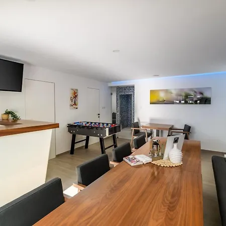 Luxury Lucas With Heated Pool, Whirlpool, Sauna, 14 Pax *