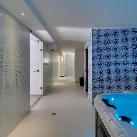 Villa Luxury Lucas With Heated Pool, Whirlpool, Sauna, 14 Pax Podstrana