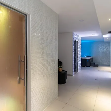 Villa Luxury Lucas With Heated Pool, Whirlpool, Sauna, 14 Pax