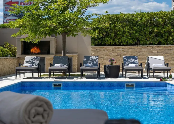 Vila Luxury Lucas With Heated Pool, Whirlpool, Sauna, 14 Pax *