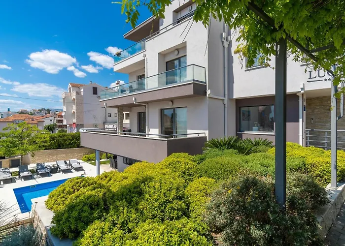 Luxury Lucas With Heated Pool, Whirlpool, Sauna, 14 Pax *